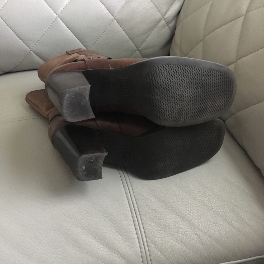 Mia Boots 👢 - Picture 5 of 7